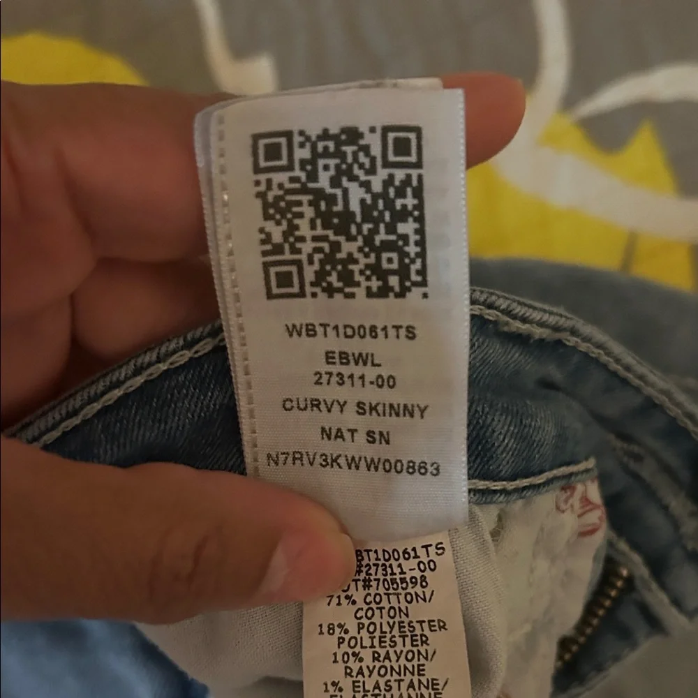 True Religion Women's Light Blue Distressed Curvy Skinny Jeans - Picture 5 of 9